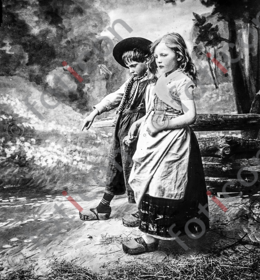 Hänsel und Gretel | Hansel and Gretel - Foto foticon-simon-166-007-sw.jpg | foticon.de - Bilddatenbank für Motive aus Geschichte und Kultur